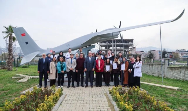 Canik Belediyesi'yle Yapay Zekâ Öğrenen Kadınların Sertifika Coşkusu