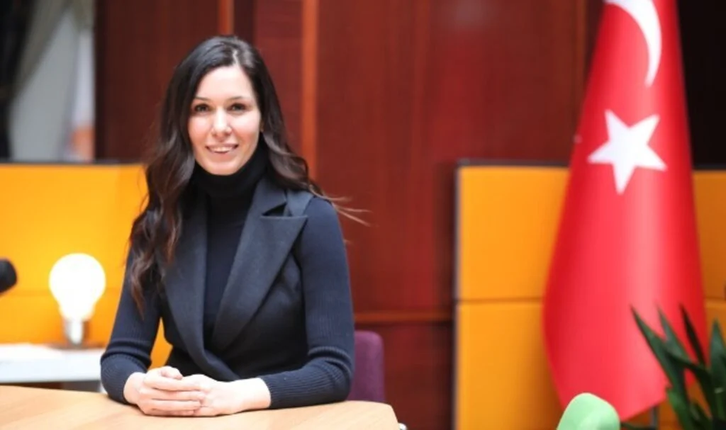 Çiğdem Karaaslan'dan Anneler Günü Mesajı: "Annelerimizin Hakkı Asla Ödenemez"