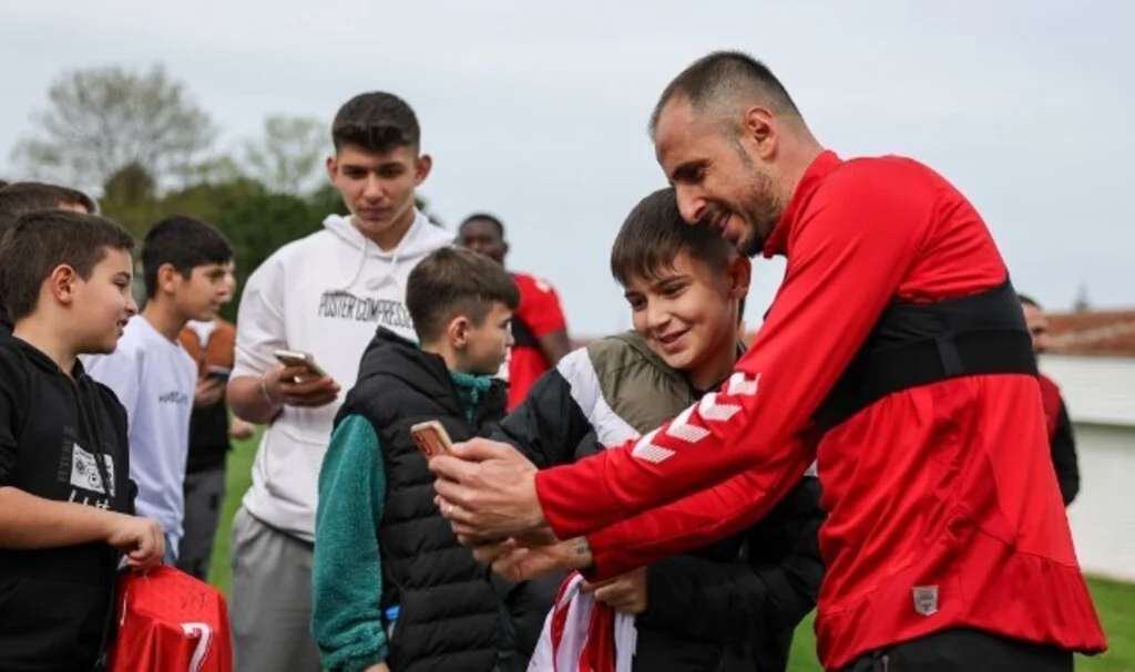 Çocuklar Bayram Coşkusunu Samsunsporlu Futbolcularla Yaşadı