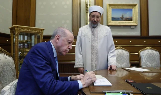 Cumhurbaşkanı Erdoğan, Kurban Bağışını Türkiye Diyanet Vakfı’na Yaptı