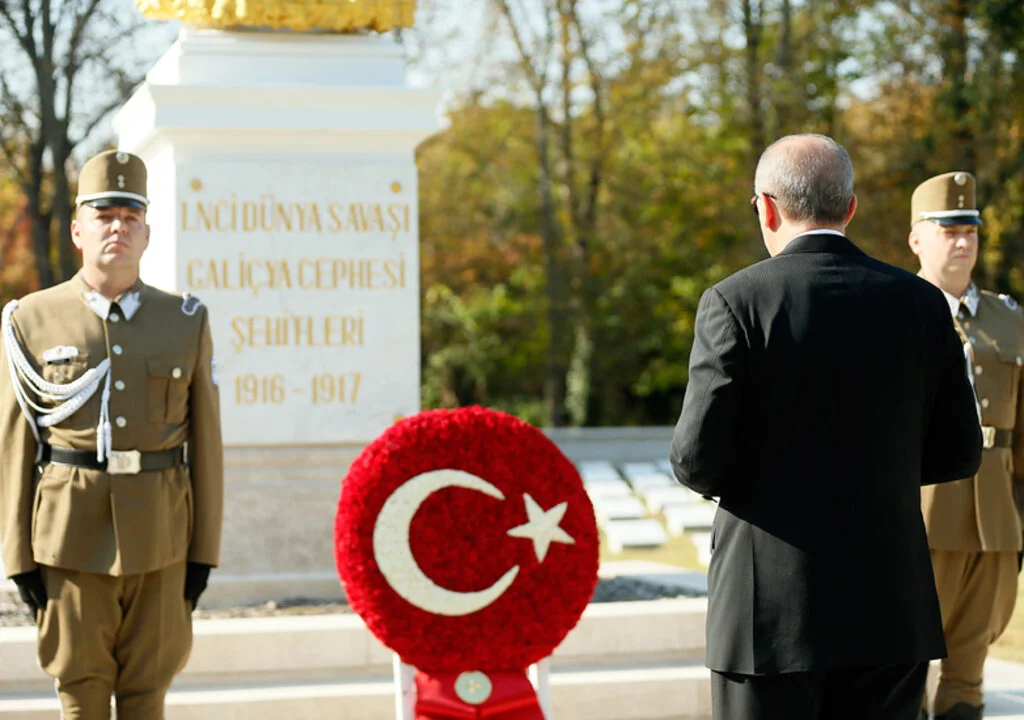 Cumhurbaşkanı Erdoğan, Macaristan'da Türk Şehitliği'ni ziyaret etti