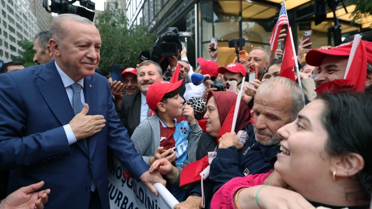 Cumhurbaşkanı Erdoğan, New York'taki Türkevi'ne Girişinde Sevgi Gösterileriyle Karşılandı