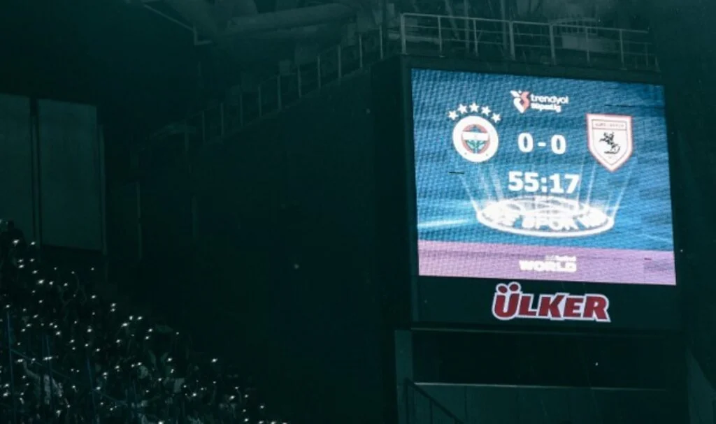Fenerbahçe-Samsunspor Maçı Sonrası Saha Karıştı!
