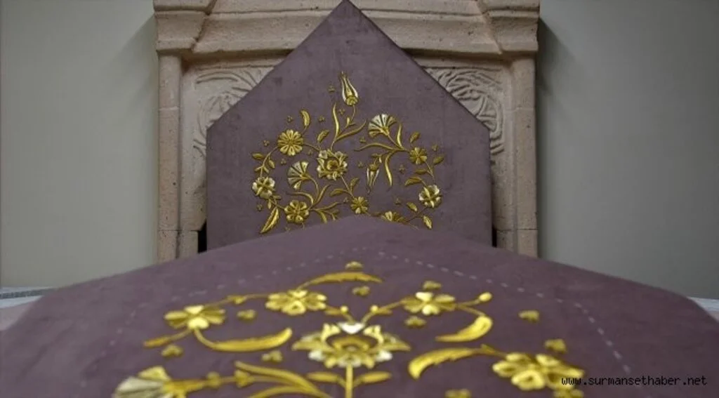 Hanedan türbelerindeki 'puşide'leri yeniliyorlar
