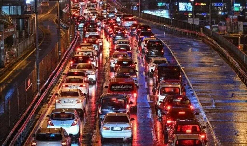 İstanbul'un trafik krizi hava kalitesini tehdit ediyor!