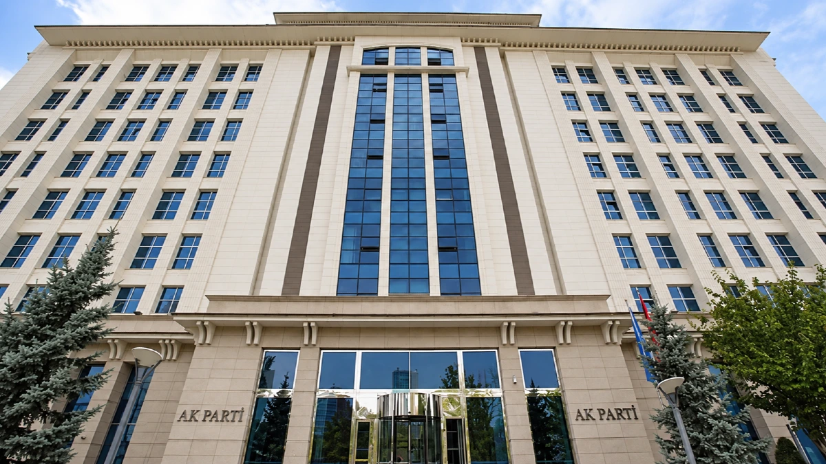 İzmir Büyükşehir Belediye Başkanı Cemil Tugay AK Parti'ye Katılıyor