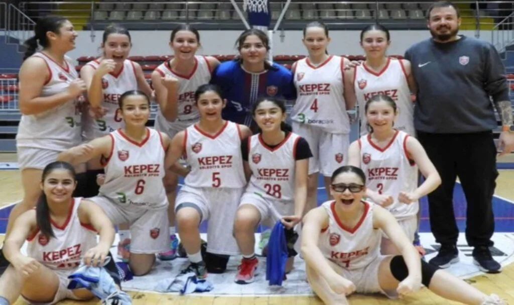 Kepez Belediyespor U16 Kadın Basketbol takımı, farklı kazandı