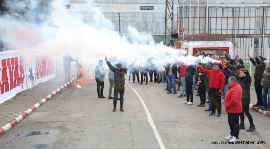 Lider Yılport Samsunspor Meşalelerle Uğurlandı