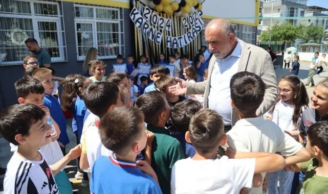 Öğrencilerden Başkan İbrahim Sandıkçı'ya Sevgi Seli: Karne Heyecanına Ortak Oldu