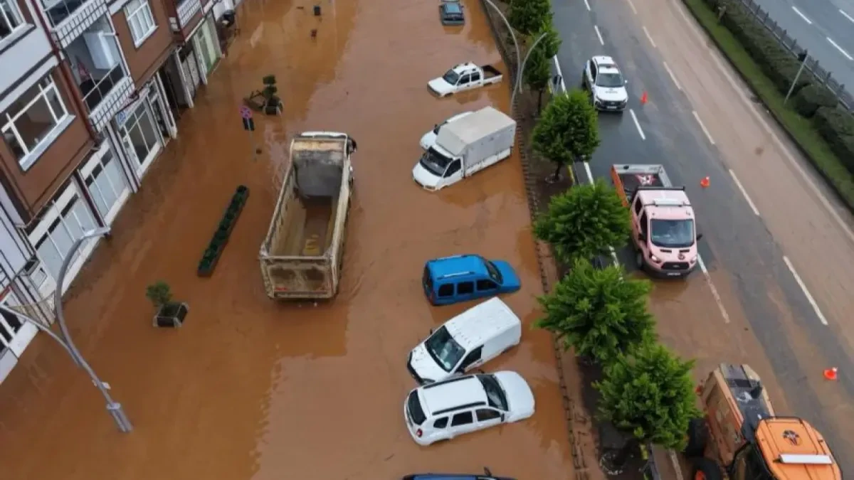 Rize'de Sağanak Hayatı Olumsuz Etkiledi: Su Baskınları ve Heyelanlar Meydana Geldi