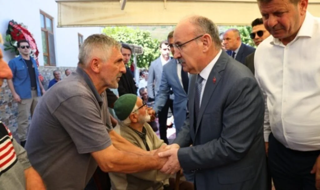 Sakarya Valisi Karadeniz, patlamada hayatını kaybeden işçinin cenazesine katıldı
