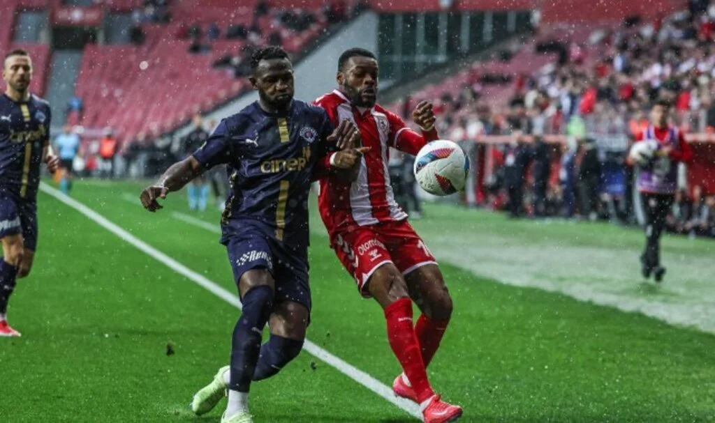 Samsunspor Evinde Kasımpaşa'ya 2-0 Mağlup Oldu