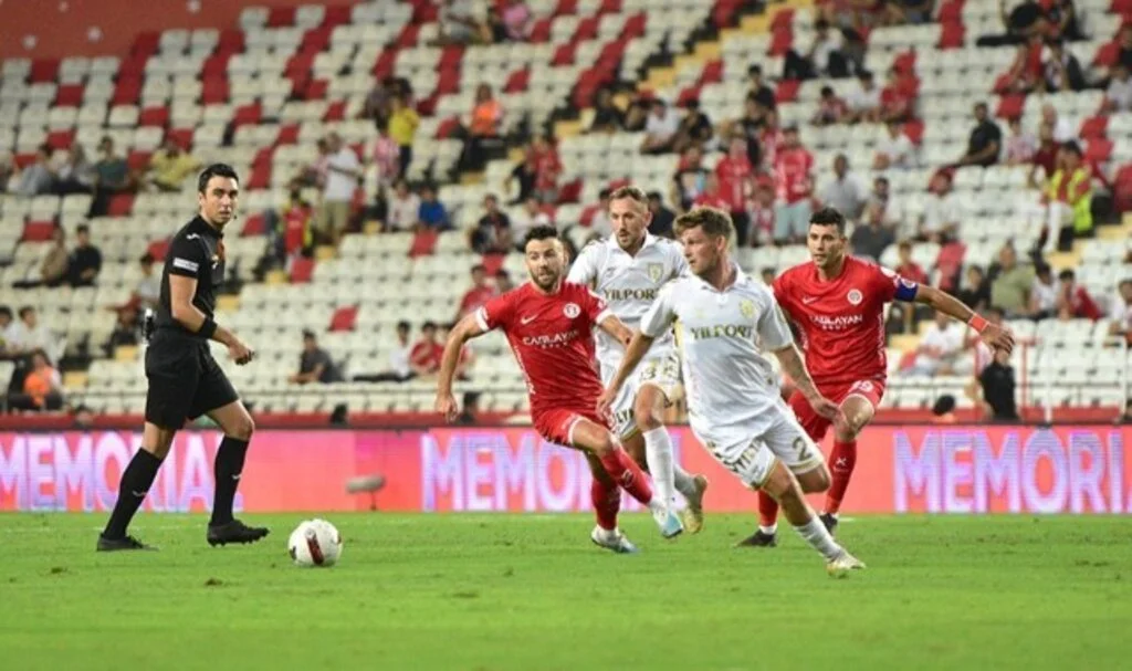 Samsunspor - Onvo Antalyaspor Muhtemel 11'ler