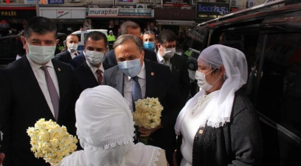 “ŞEFAF YÖNETİMİYLE BELEDİYELERİMİZ TIKIR TIKIR ÇALIŞMAYA DEVAM EDİYOR”