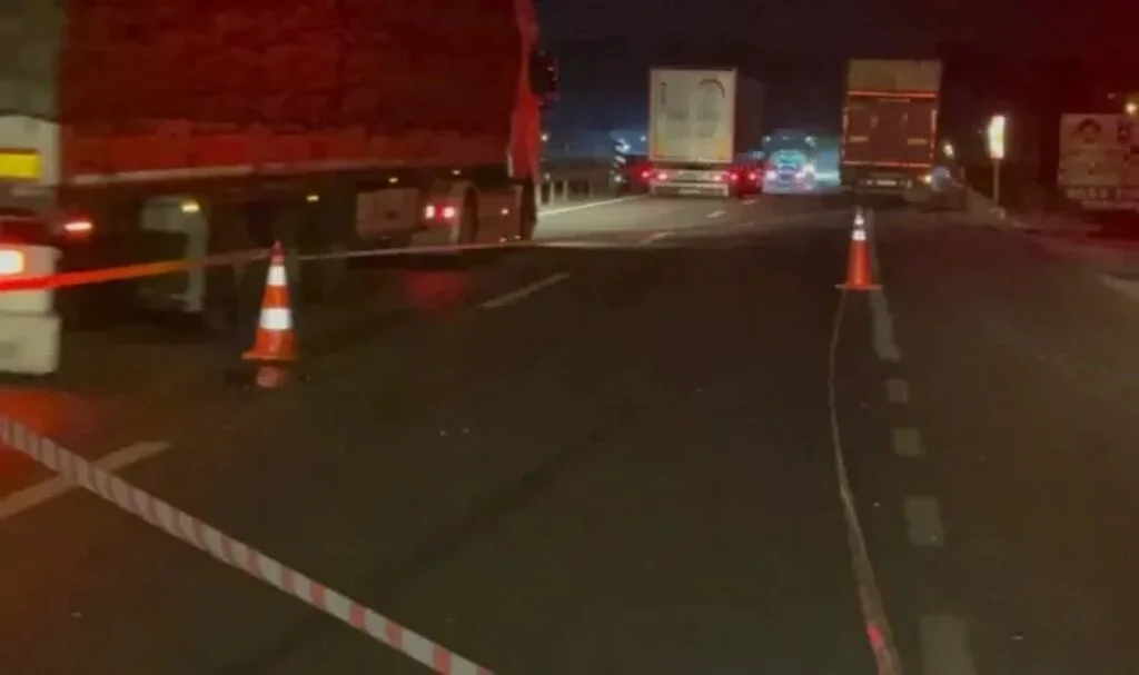 Tıra arkadan çarpan motosikletin 18 yaşındaki sürücüsü öldü
