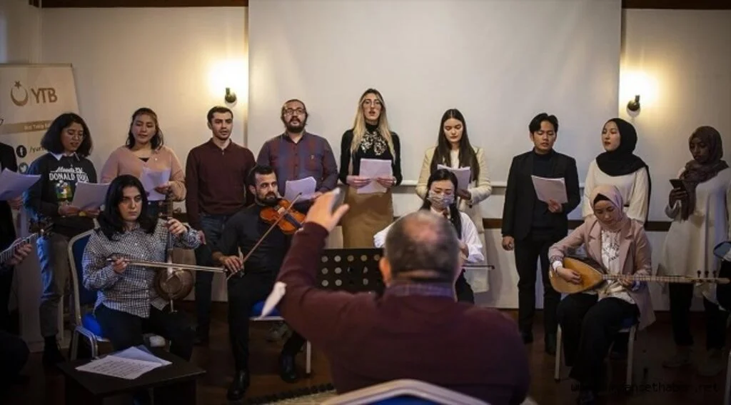 Türkiye'de okuyan yabancı öğrenciler Türk müziği korosu kurdu