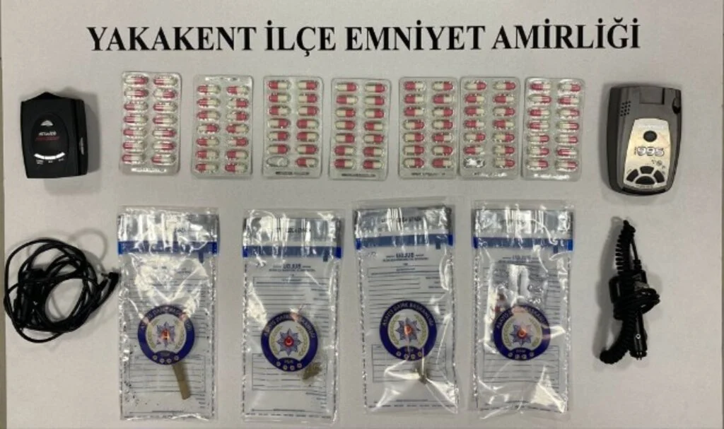 Yakakent’te Narko Alan Uygulaması: Uyuşturucu Madde ve Radar Cihazları Ele Geçirildi